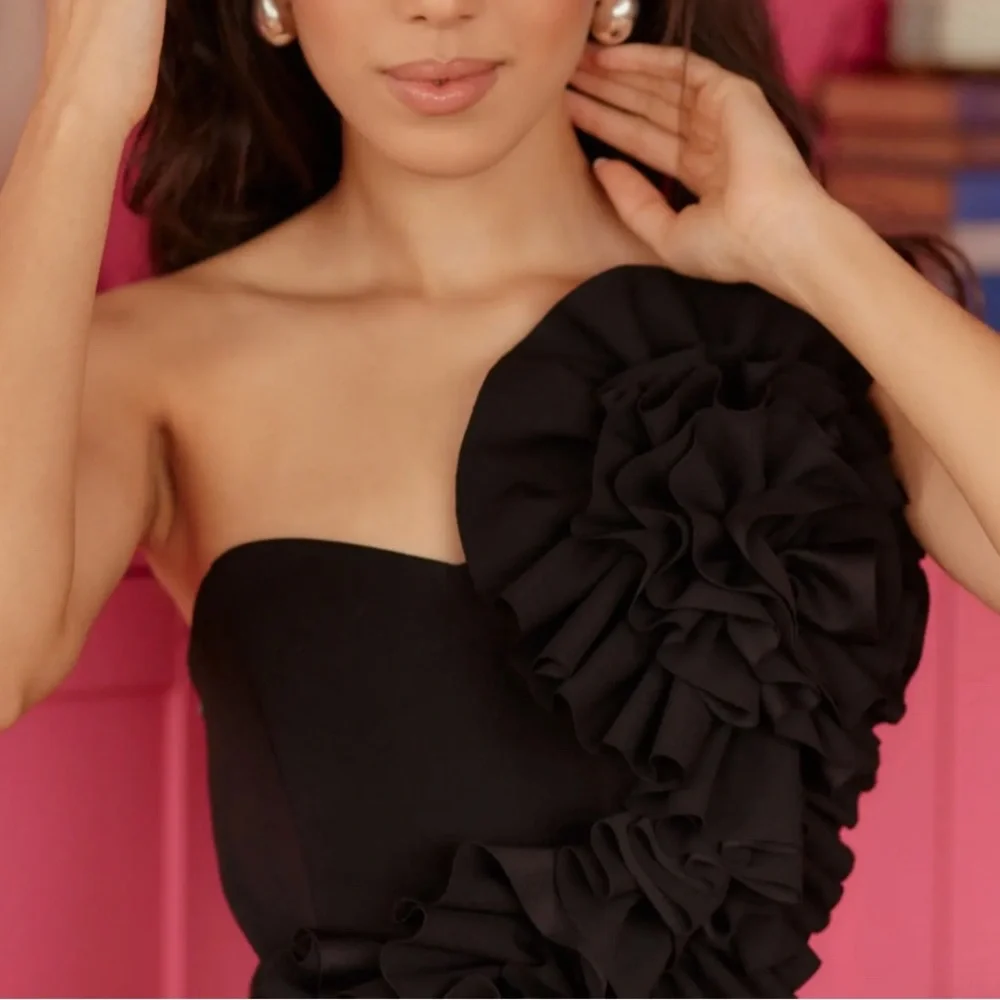 Betsy & Adam Black One-Shoulder Maxi Dress - Picture 5 of 11